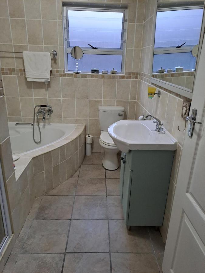 Milky Way Executive Suite Sandbaai Екстериор снимка