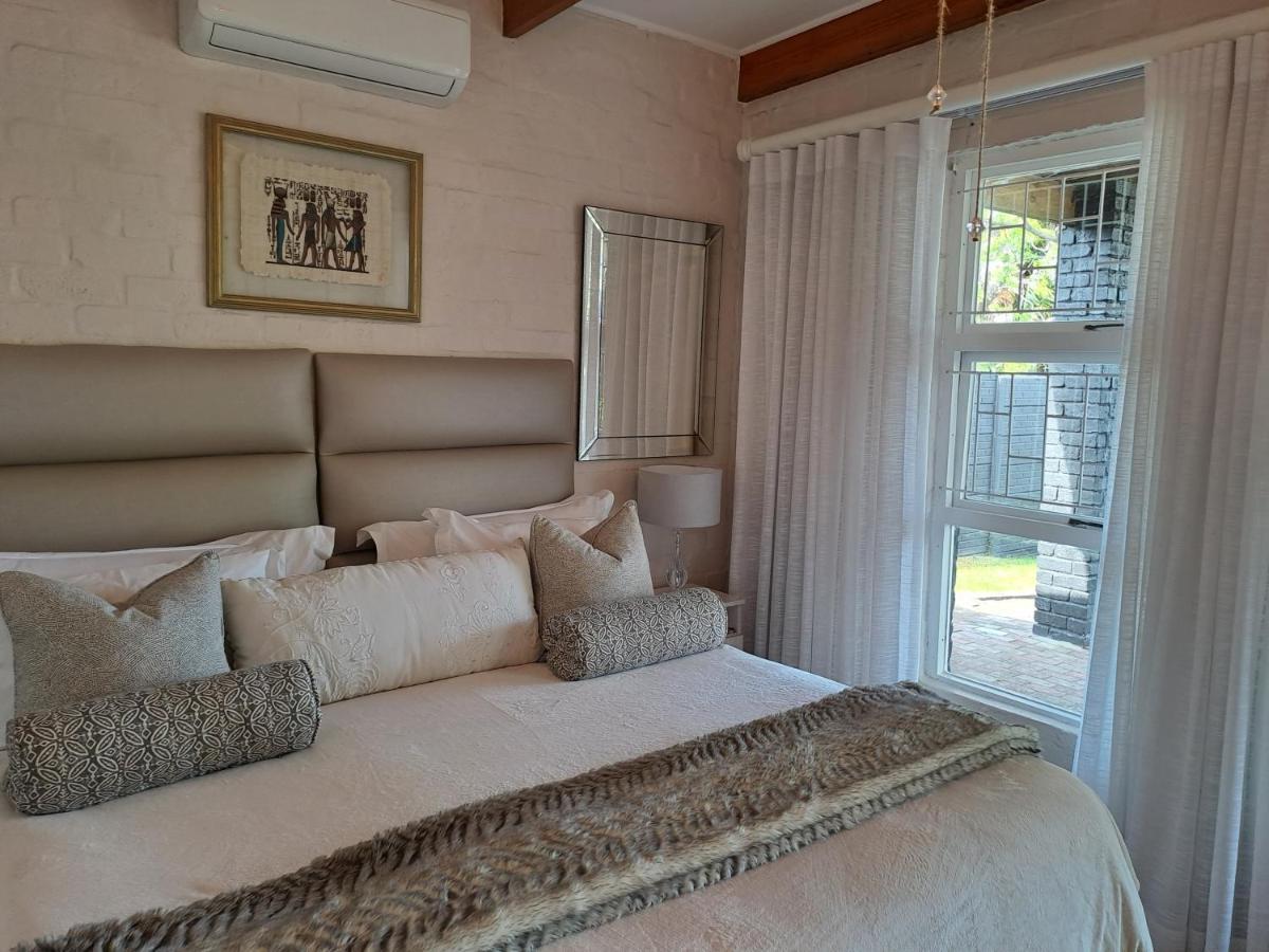 Milky Way Executive Suite Sandbaai Екстериор снимка